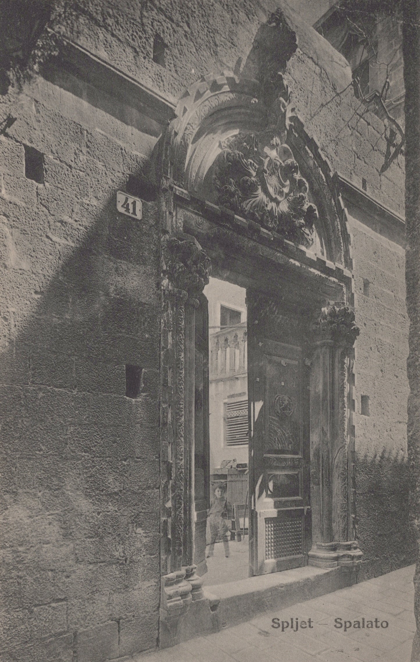 Entrance, Split