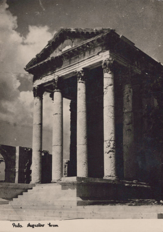 Temple of Augustus, Pula