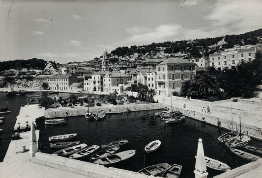 Harbor, Hvar